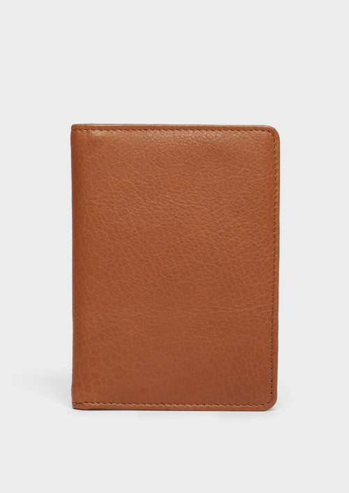 Portefeuille pour passeport en cuir grainé cognac - Father & Sons   - 1 